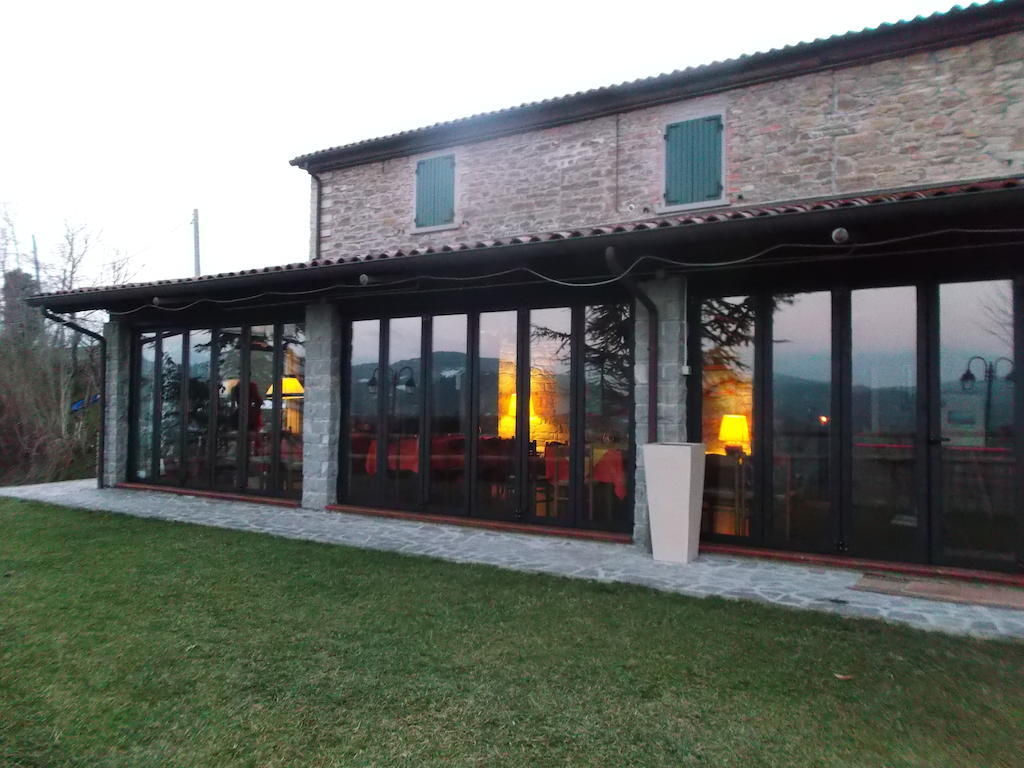 Отель La Cerreta Rocca San Casciano Экстерьер фото